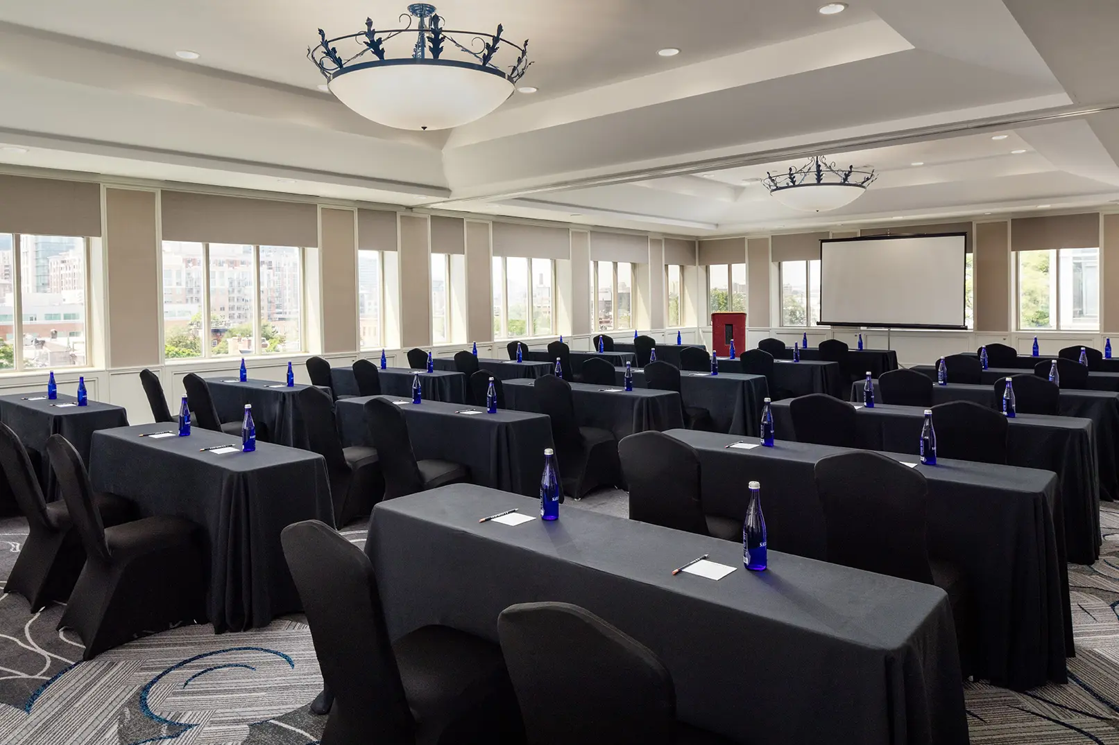 Flexible meeting room setup